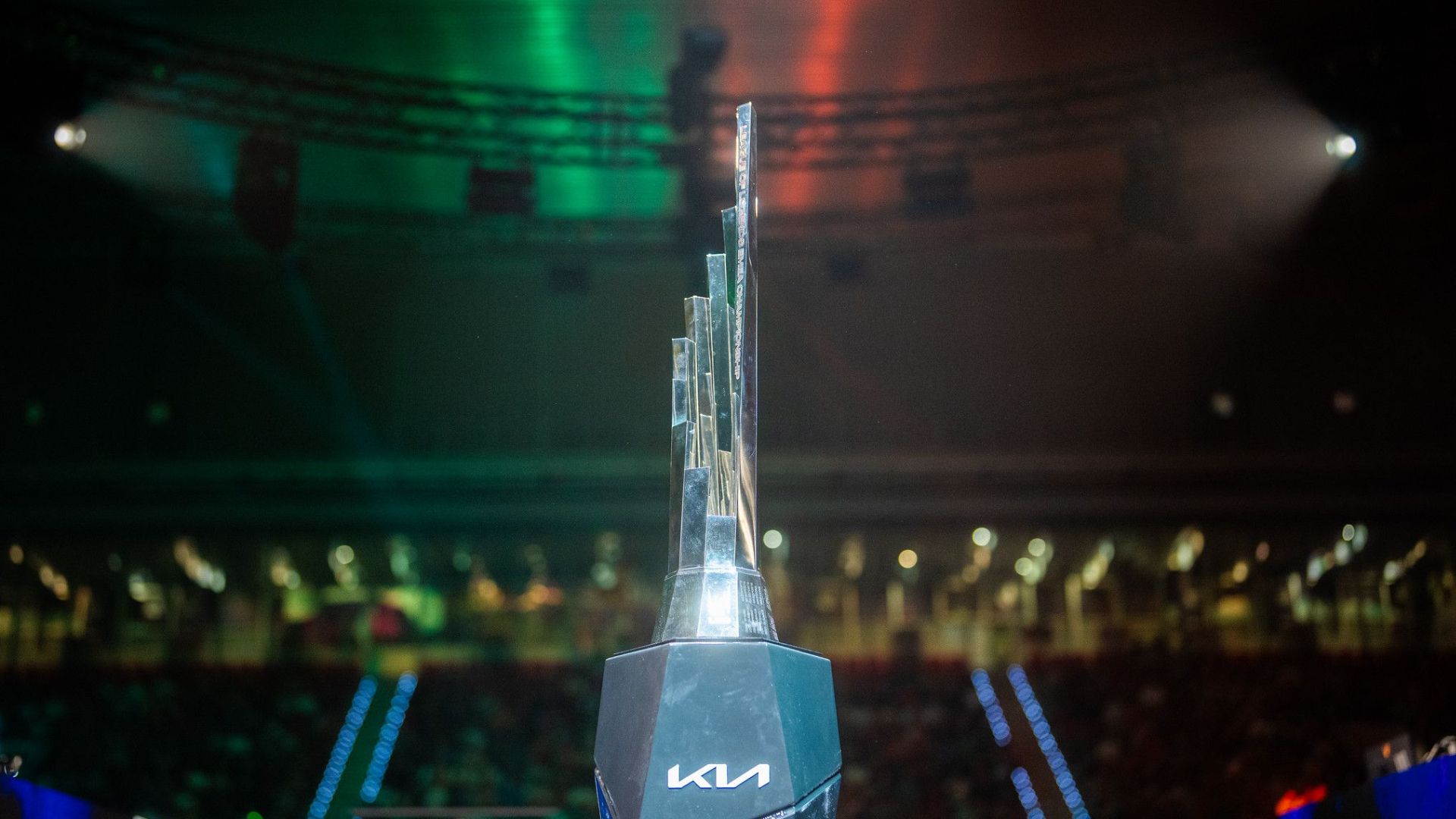 LEC Lowers Team Salary Cap for 2027