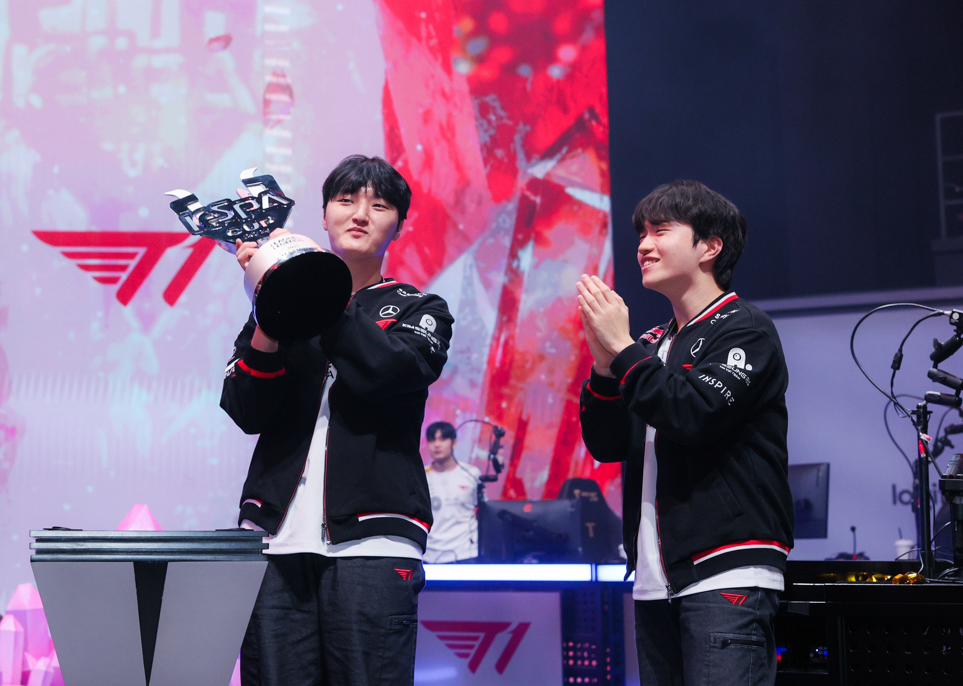 T1's Peyz and Keria with the 2025 KeSPA Cup trophy