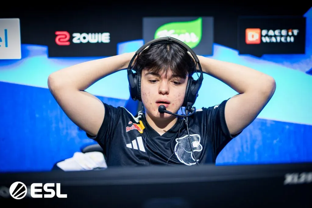 molodoy machuca o olho a poucos dias da Esports World Cup